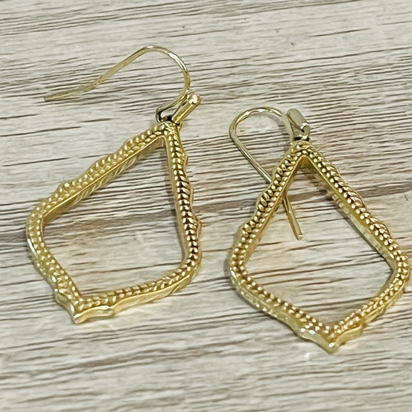 Kendra Scott Sophia Drop Gold Earrings - Picture 4 of 6